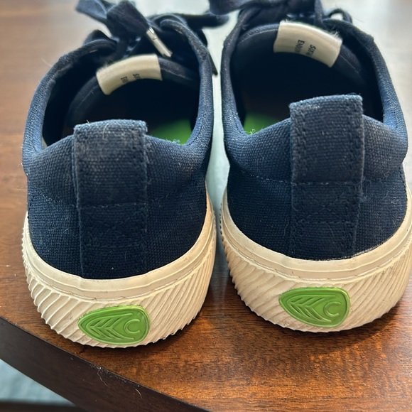 Cariuma blue sneakers. Size 7.5 in women’s and 6 in men’s. Great used condition. - Picture 3 of 5